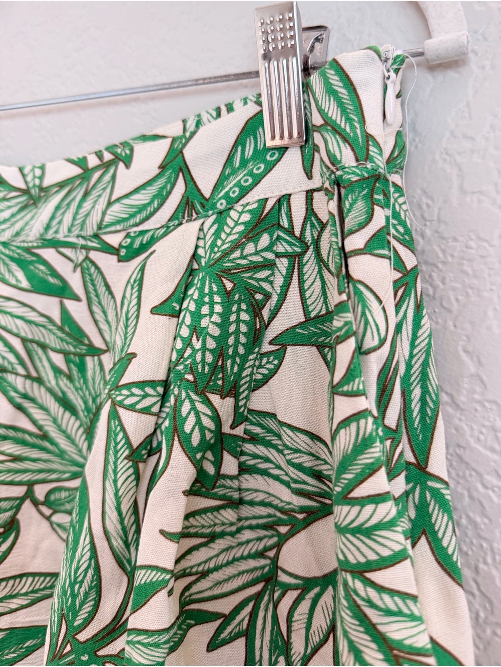 Zara Green Tropical Leaf Print Scallop Hem Shorts | Size L - Picture 3 of 5